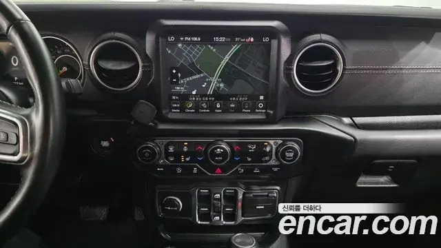 Jeep Wrangler 2023 — Şəkil 26/33