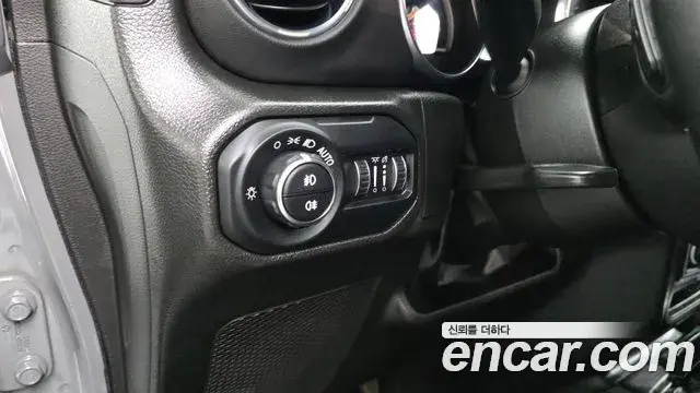 Jeep Wrangler 2023 — Şəkil 10/33