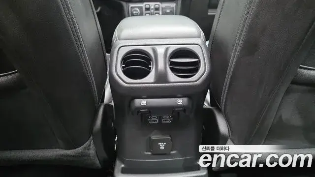 Jeep Wrangler 2023 — Şəkil 25/33