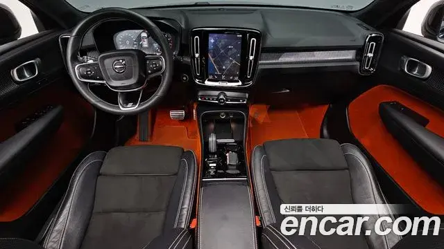 Volvo XC40 2020 — Photo 3/36
