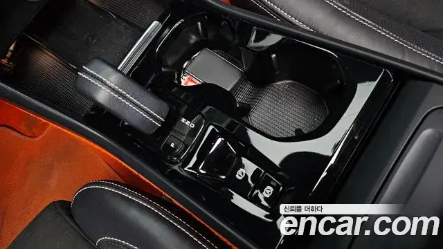Volvo XC40 2020 — Photo 31/36