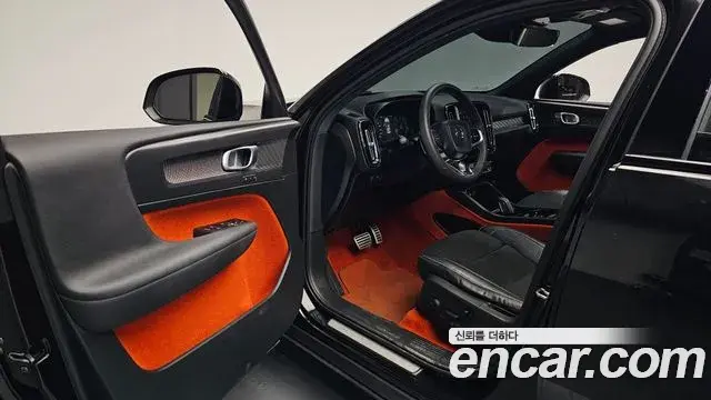 Volvo XC40 2020 — Photo 26/36