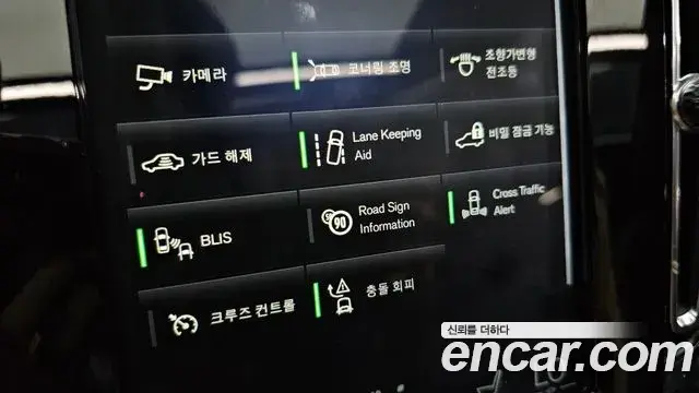 Volvo XC40 2020 — Photo 19/36