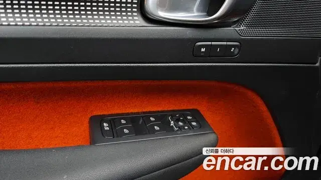 Volvo XC40 2020 — Photo 30/36