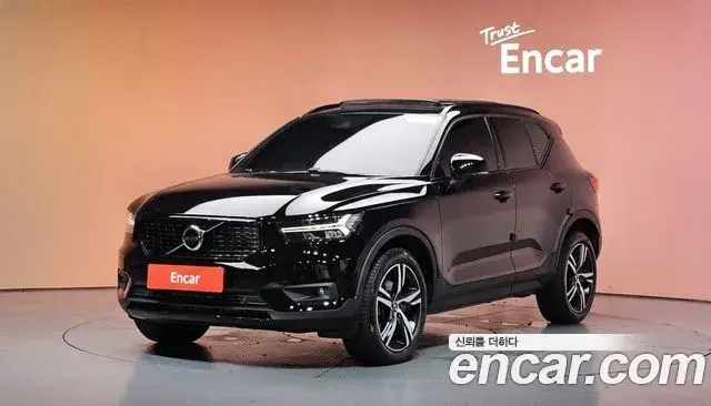 Volvo XC40 2020 — Photo 6/36