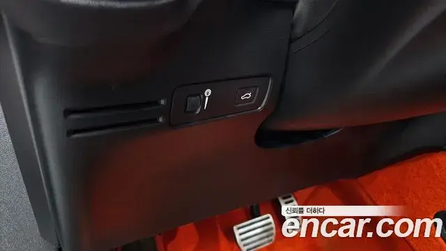 Volvo XC40 2020 — Photo 29/36