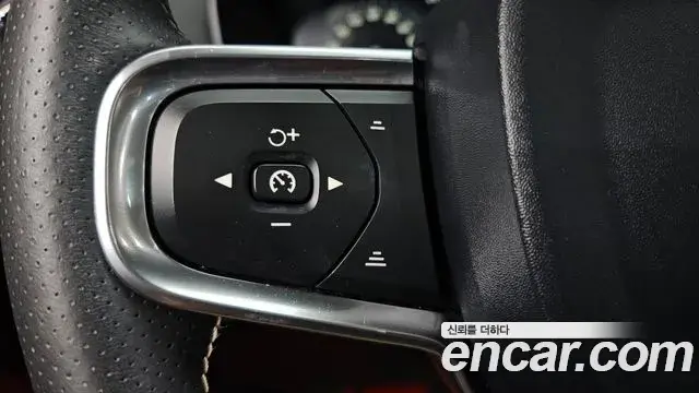 Volvo XC40 2020 — Photo 35/36
