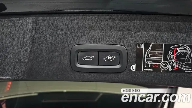 Volvo XC40 2020 — Photo 22/36