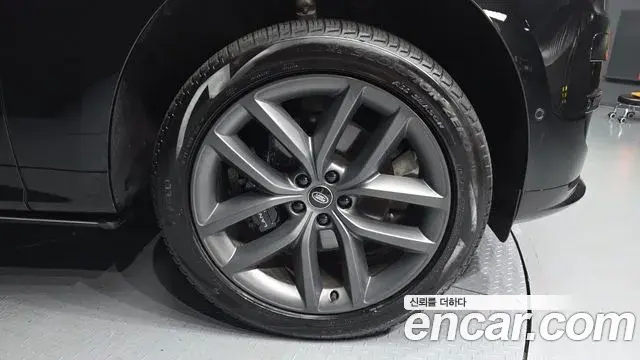 Land Rover Range Rover Sport 2023 — ფოტო 13/32