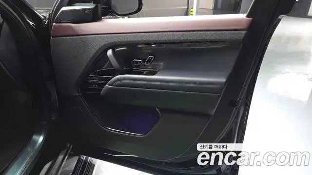 Land Rover Range Rover Sport 2023 — ფოტო 17/32