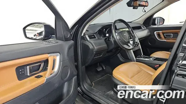 Land Rover Discovery Sport 2019 — Photo 21/36