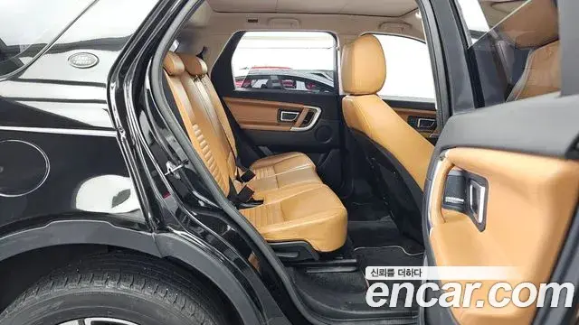 Land Rover Discovery Sport 2019 — Photo 13/36