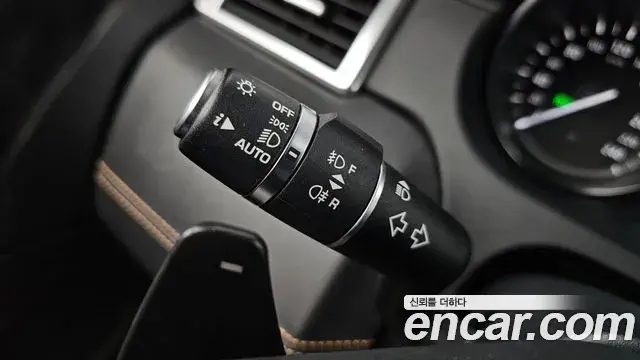 Land Rover Discovery Sport 2019 — Photo 16/36