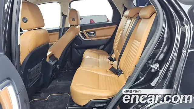 Land Rover Discovery Sport 2019 — Photo 26/36