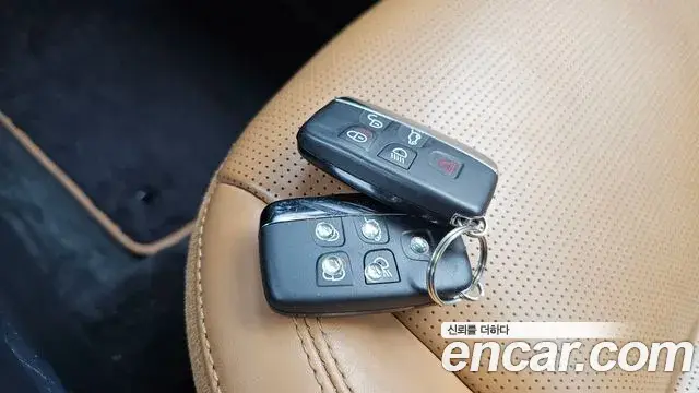 Land Rover Discovery Sport 2019 — Photo 18/36