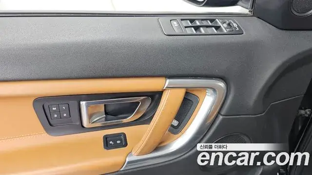 Land Rover Discovery Sport 2019 — Photo 10/36