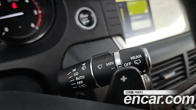 Land Rover Discovery Sport 2019 — Photo 8/36