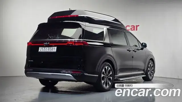 Kia Carnival 2023 — ფოტო 13/37