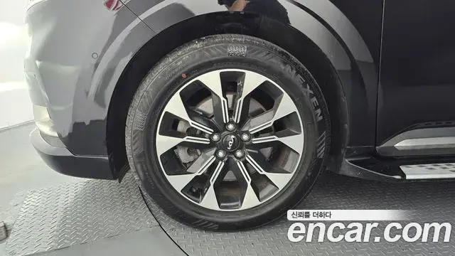 Kia Carnival 2023 — ფოტო 5/37
