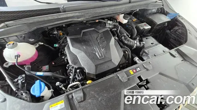 Kia Carnival 2023 — ფოტო 34/37