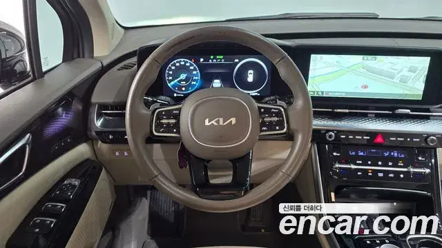 Kia Carnival 2023 — ფოტო 18/37