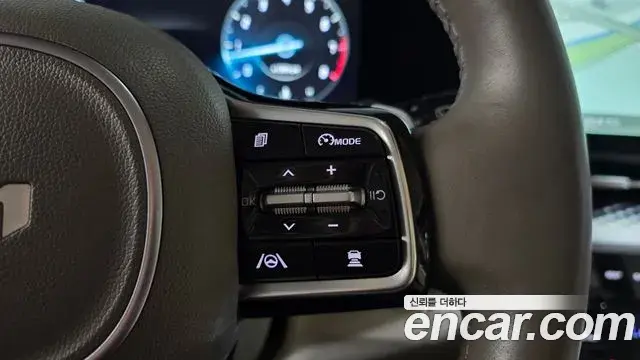 Kia Carnival 2023 — ფოტო 11/37