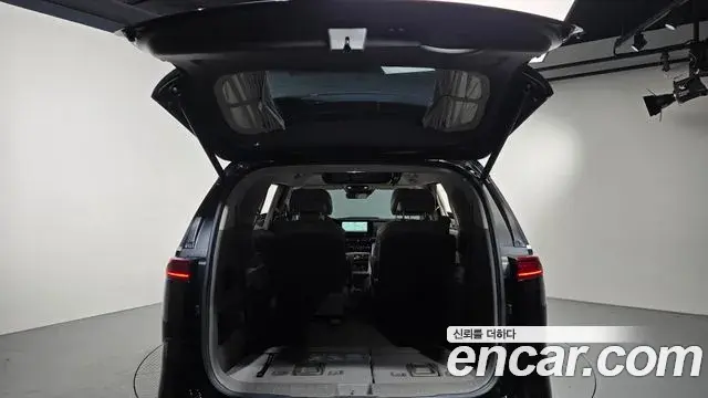 Kia Carnival 2023 — ფოტო 6/37