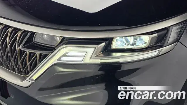 Kia Carnival 2023 — ფოტო 14/37
