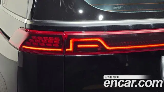Kia Carnival 2023 — ფოტო 30/37