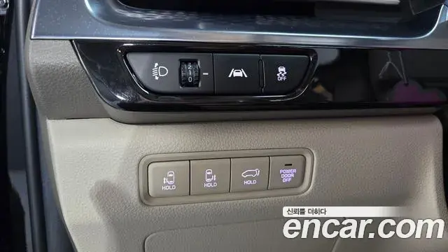 Kia Carnival 2023 — ფოტო 32/37