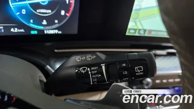 Kia Carnival 2023 — ფოტო 21/37