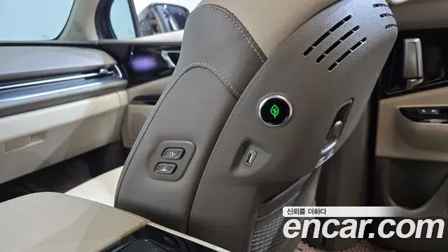 Kia Carnival 2023 — ფოტო 24/37