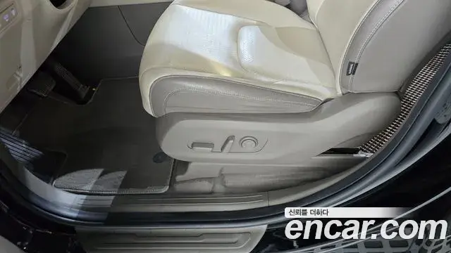 Kia Carnival 2023 — ფოტო 37/37