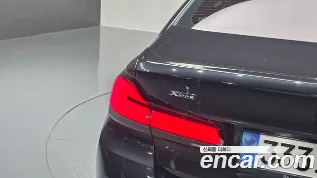 BMW 5 Series 2023 — Şəkil 25/33