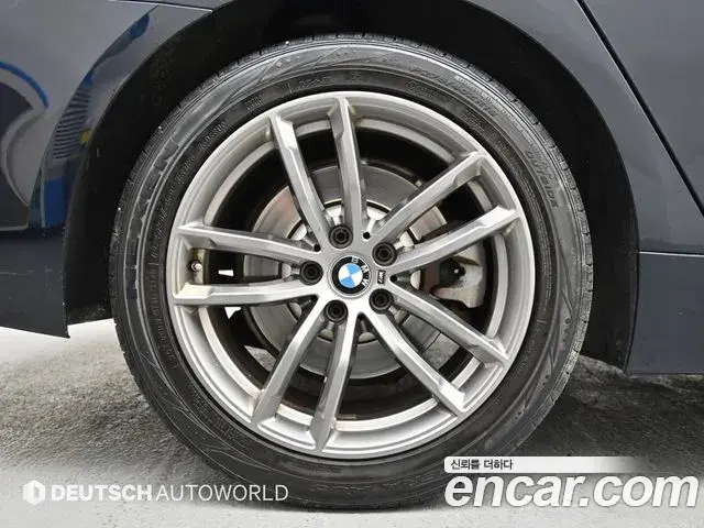 BMW 5 Series 2018 — Şəkil 10/20