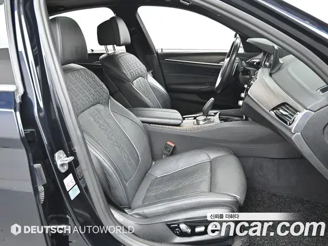 BMW 5 Series 2018 — Şəkil 12/20