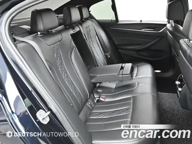 BMW 5 Series 2018 — Şəkil 18/20