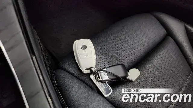 Mercedes-Benz C-Class 2019 — Şəkil 13/32