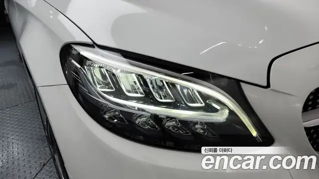 Mercedes-Benz C-Class 2019 — Şəkil 9/32