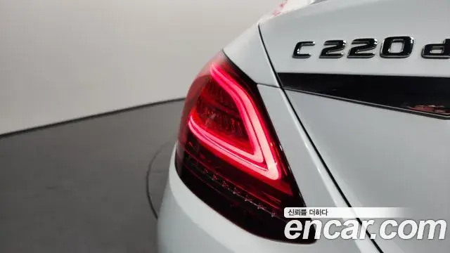 Mercedes-Benz C-Class 2019 — Şəkil 21/32