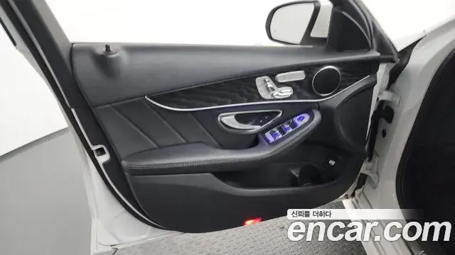 Mercedes-Benz C-Class 2019 — Şəkil 11/32