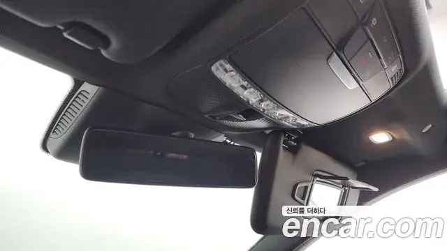 Mercedes-Benz C-Class 2019 — Şəkil 27/32