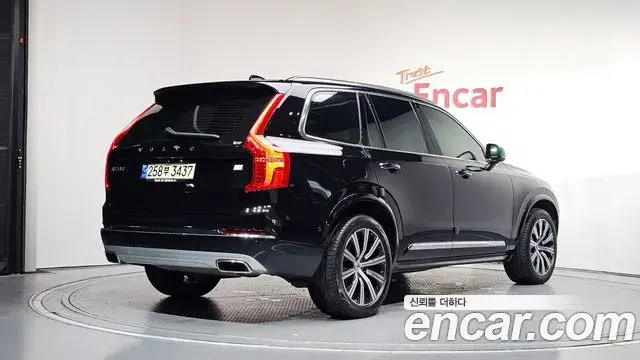 Volvo XC90 2021 — Photo 7/37