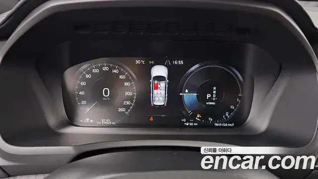 Volvo XC90 2021 — Photo 16/37