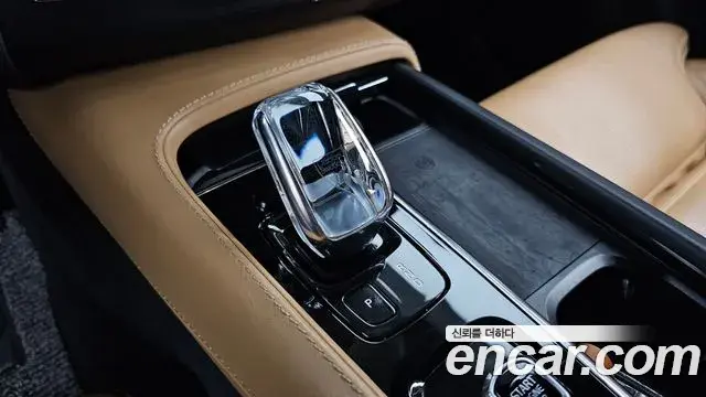 Volvo XC90 2021 — Photo 31/37