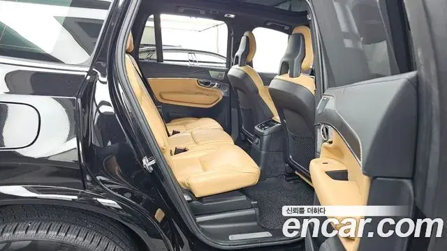 Volvo XC90 2021 — Photo 11/37
