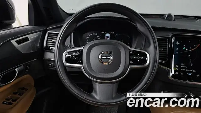 Volvo XC90 2021 — Photo 20/37
