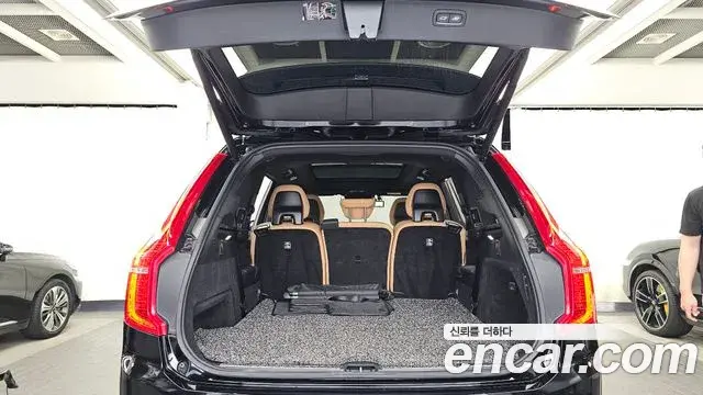 Volvo XC90 2021 — Photo 10/37
