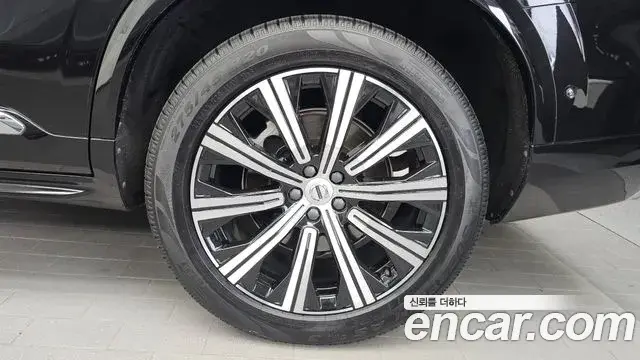 Volvo XC90 2021 — Photo 19/37