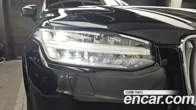 Volvo XC90 2021 — Photo 12/37